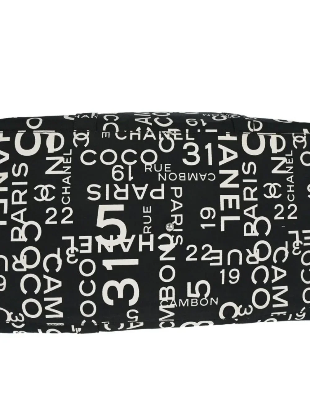 CHANEL outside 	a+